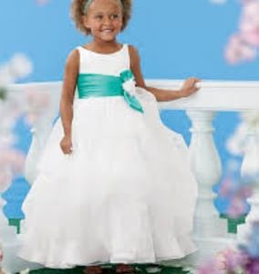Sweet beginnings tufted pickup flower girl dress 5 cy